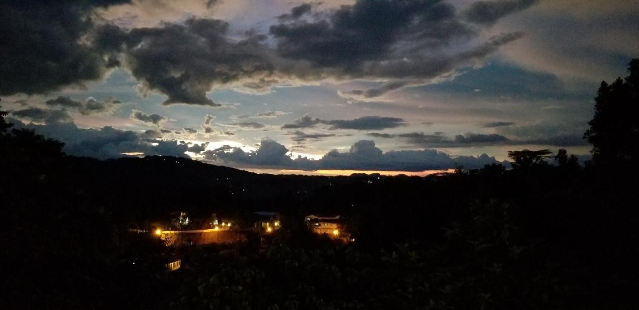 Che'S Villa Kandy Esterno foto